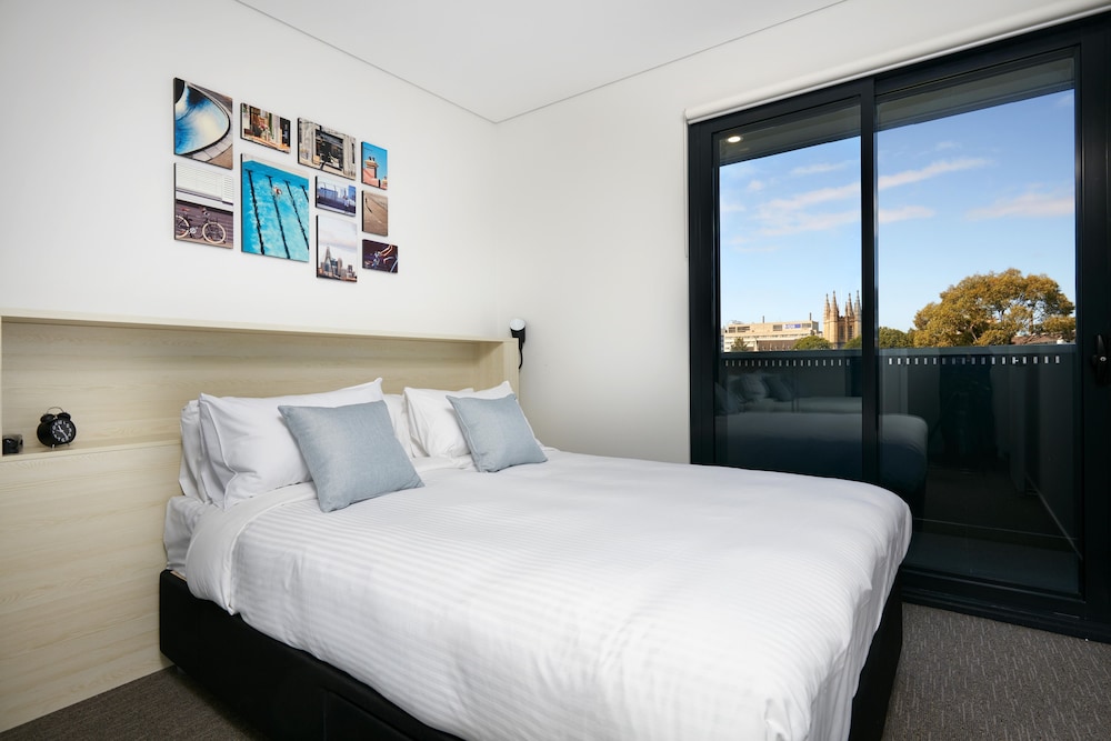 VERIU SUITES CAMPERDOWN 20/54