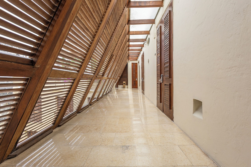 Ananda Hotel Boutique 38/70
