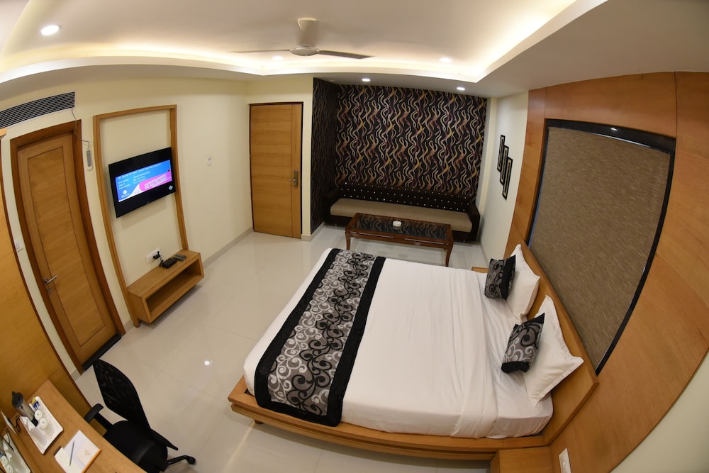 Hotel Grand Rajputana 3/17