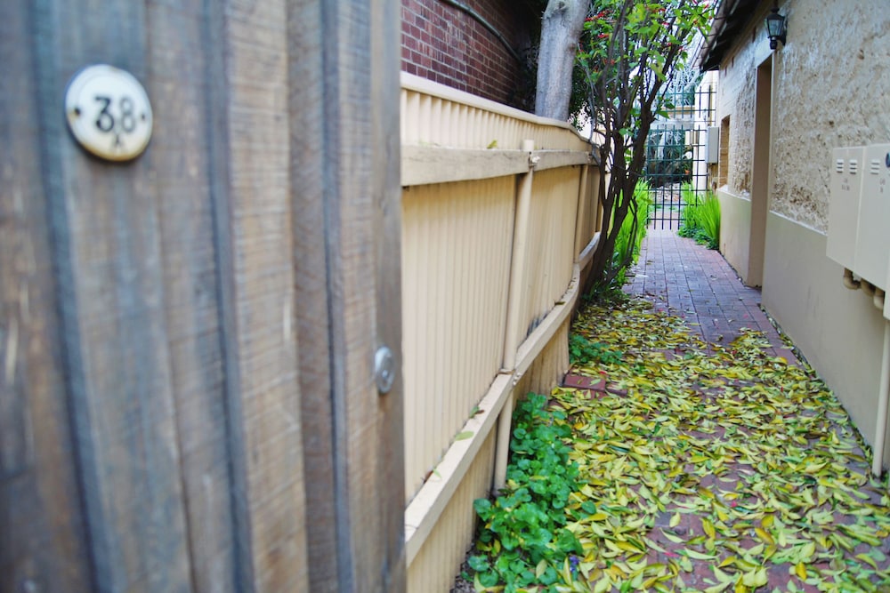 ADELAIDE HERITAGE COTTAGES AND APARTMENTS 2/53