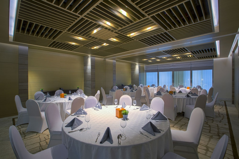 Grayton Hotel Dubai 54/66