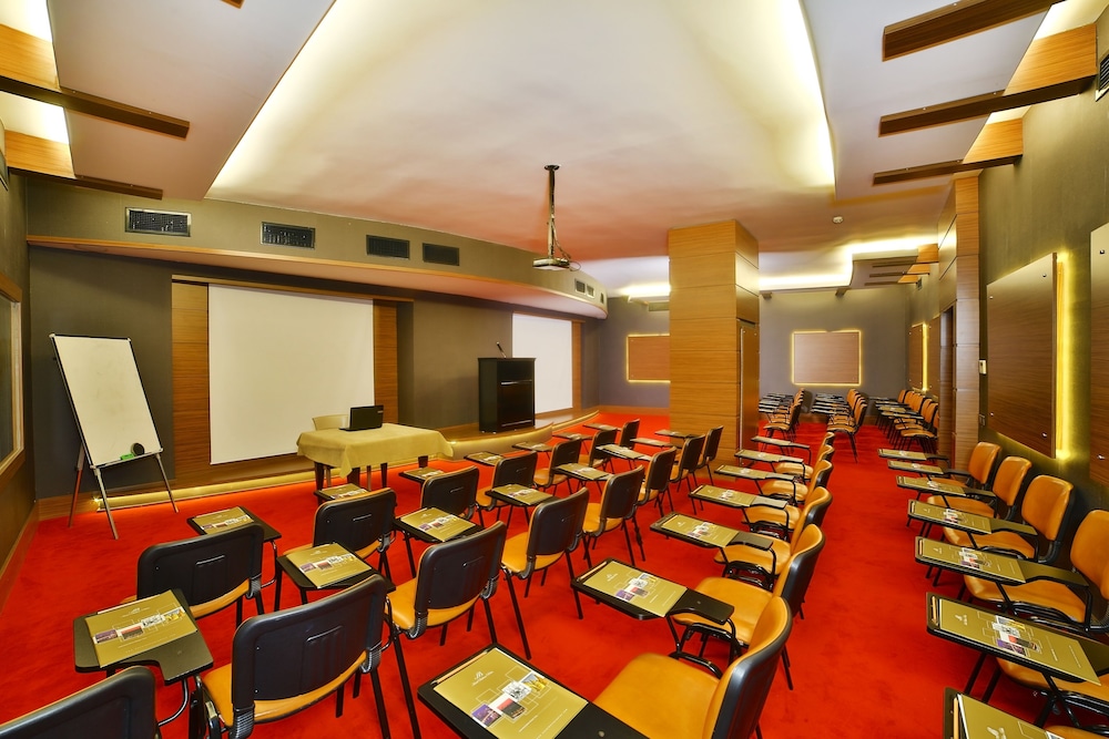Hotel Bulvar Palas 62/67