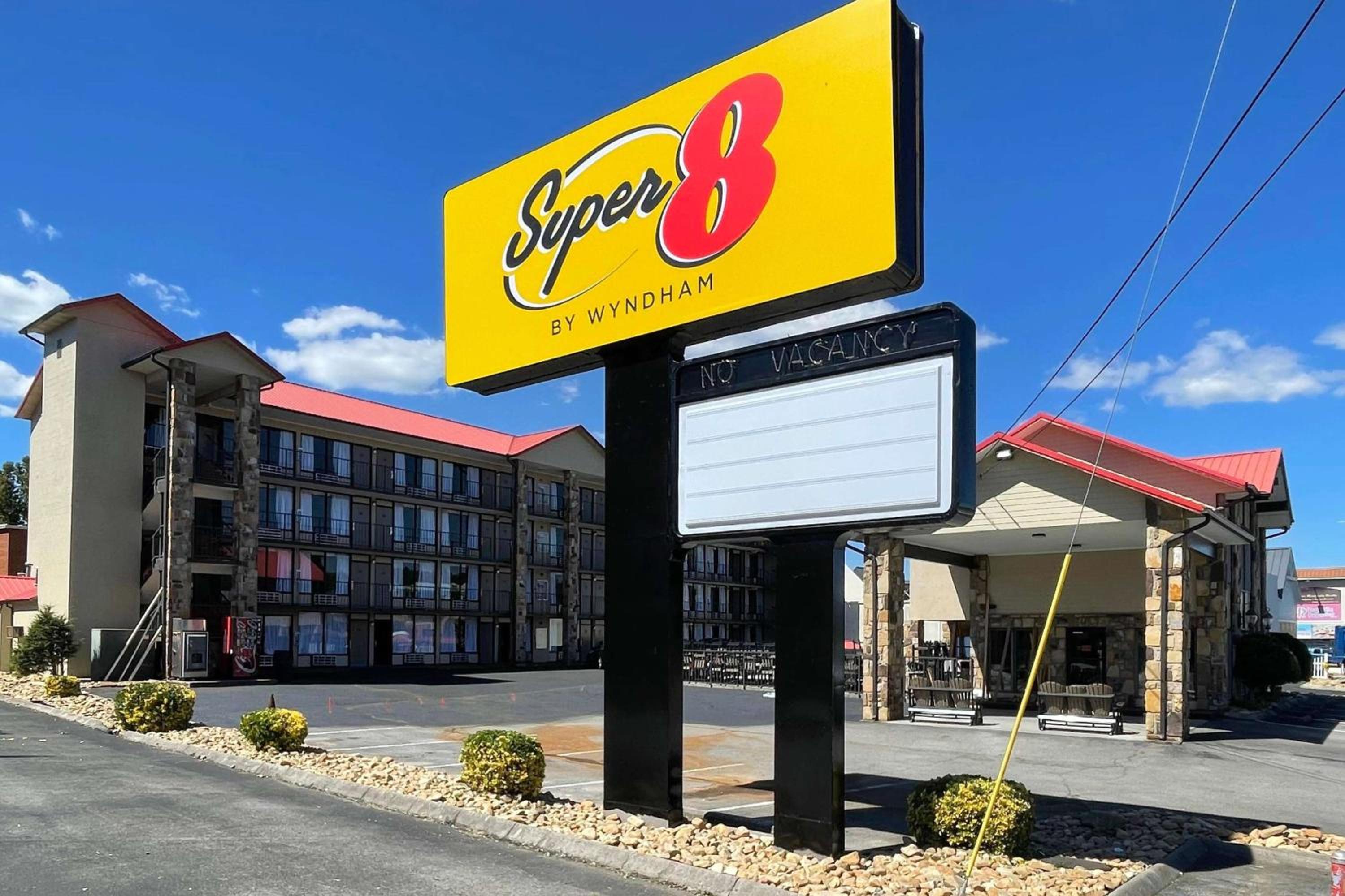 Super 8 by Wyndham Pigeon Forge Downtown 1/22