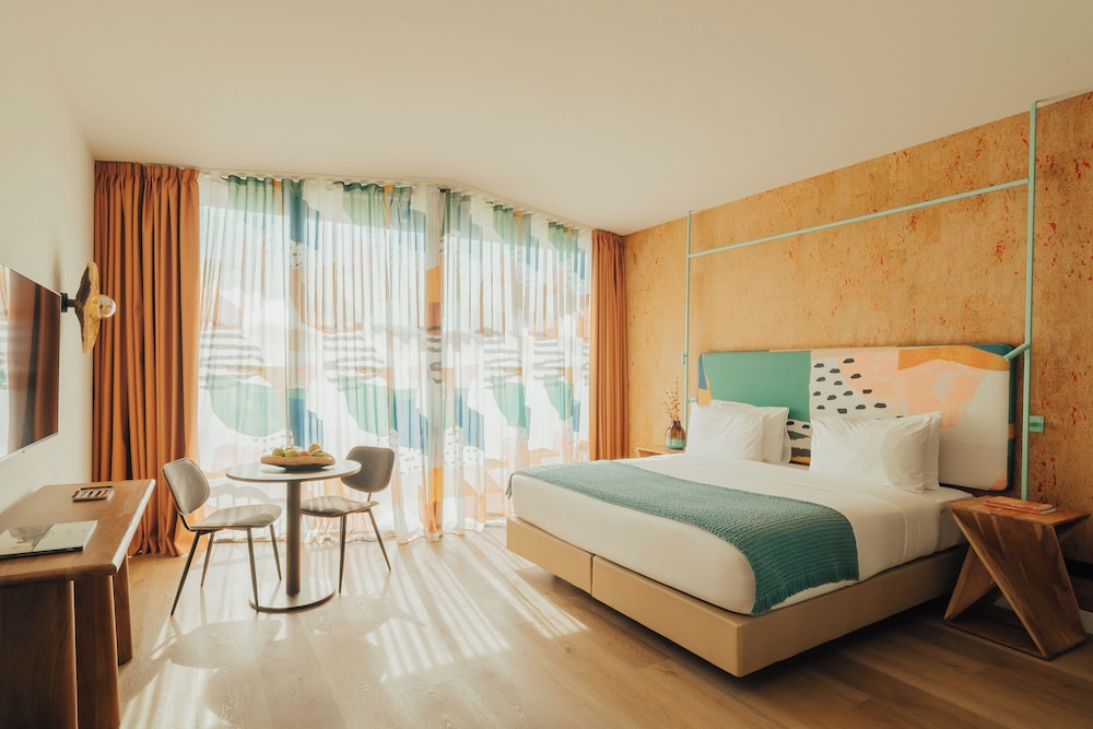 Upon Harbor - Seixal Bay Hotel 12/50