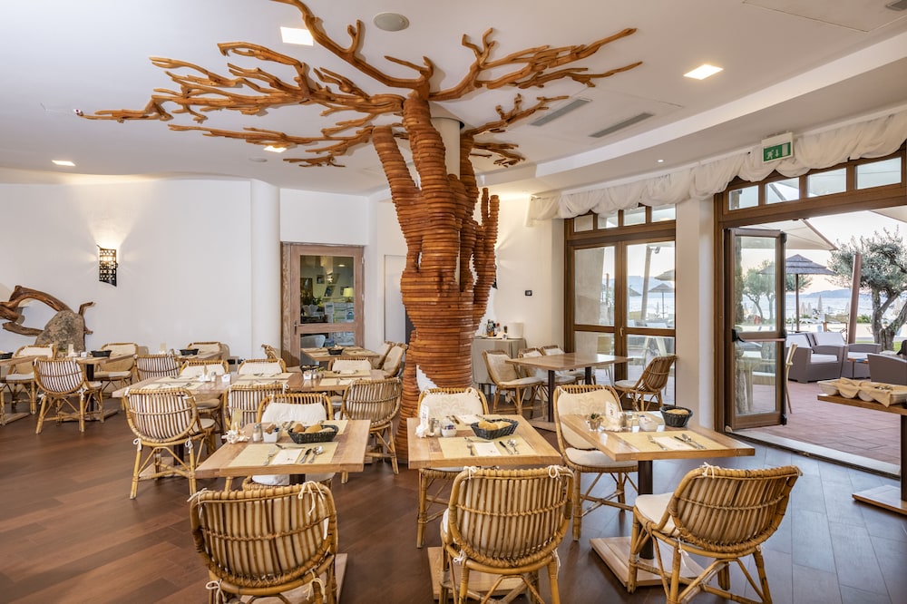 Hotel Resort And Spa Baia Caddinas 33/50