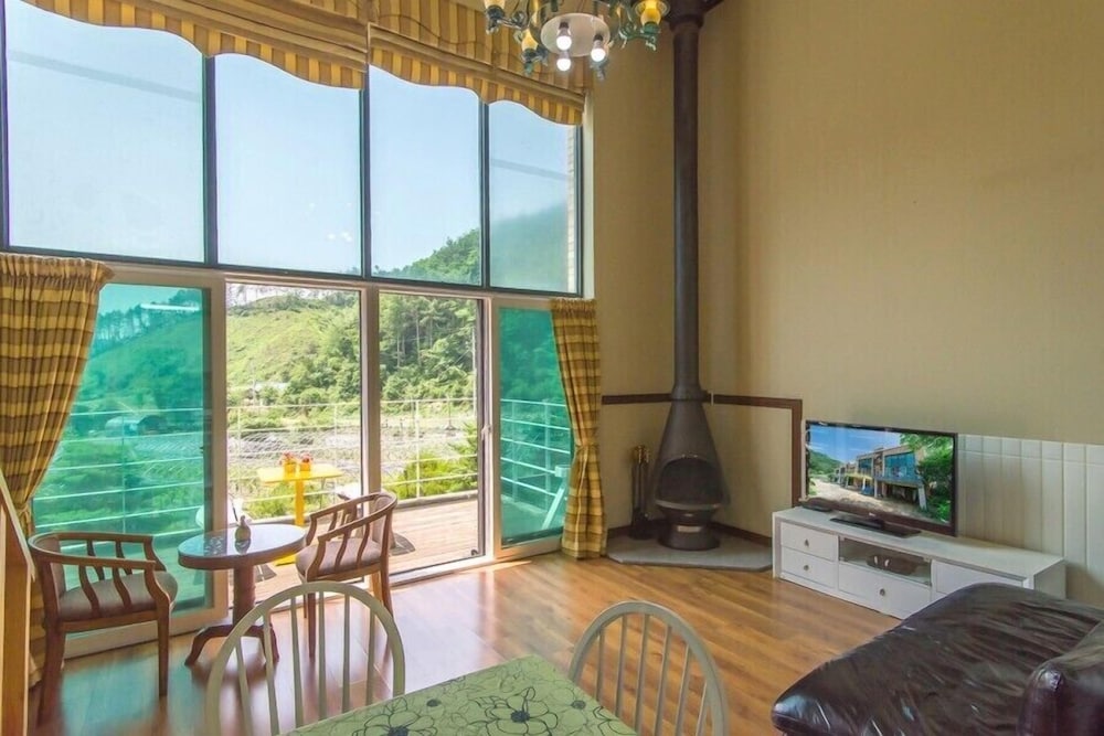 Peongcang Sunny Junny Pension 30/50