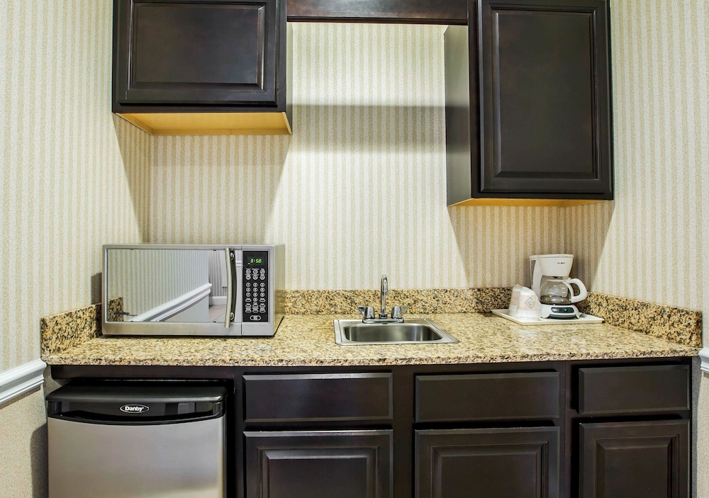 Comfort Inn & Suites Plattsburgh - Morrisonville 35/37