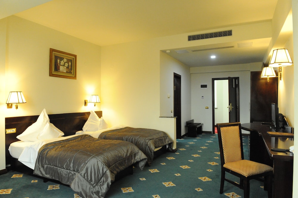 Hotel Delta 4 10/44