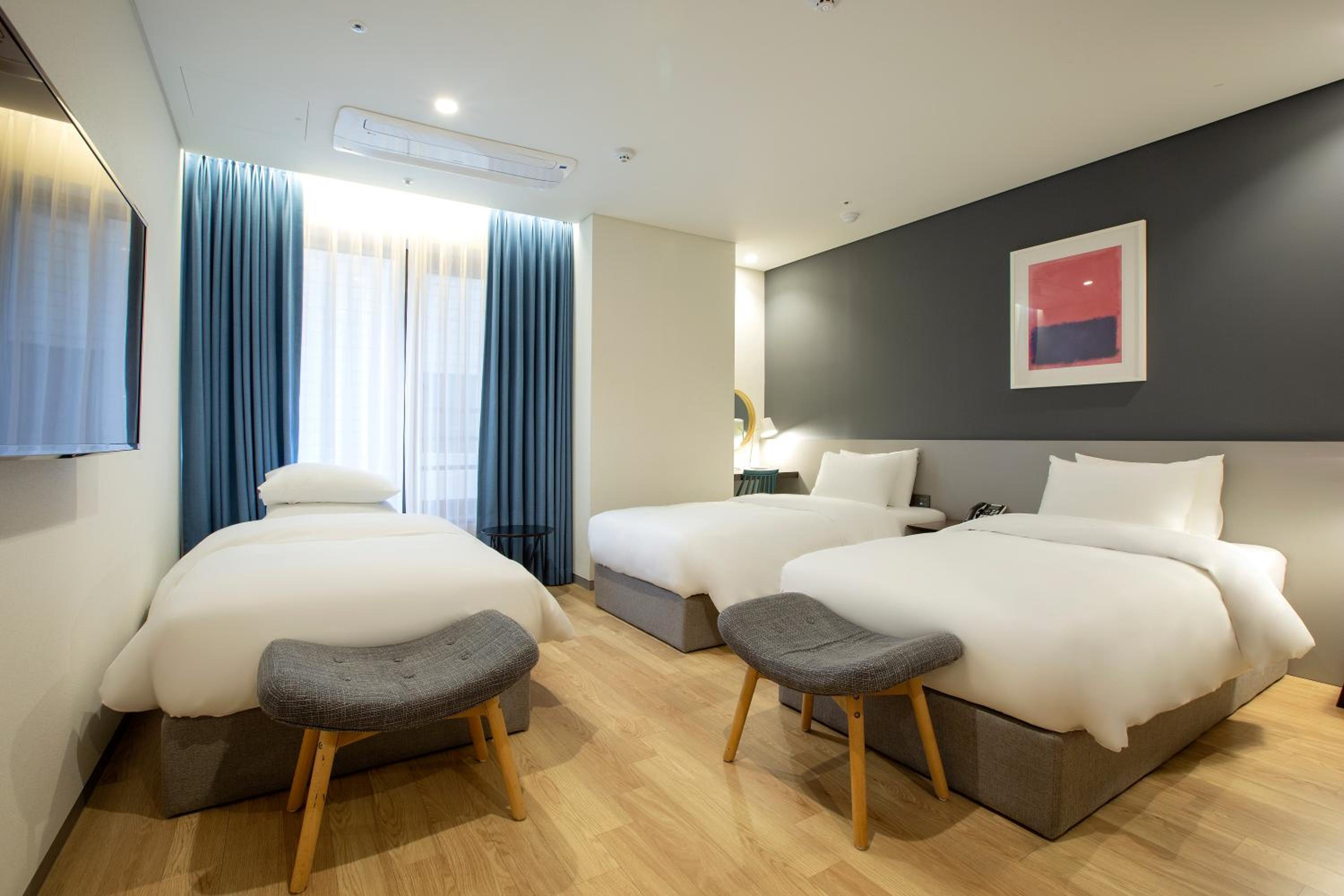 ROOM, TRIPLE