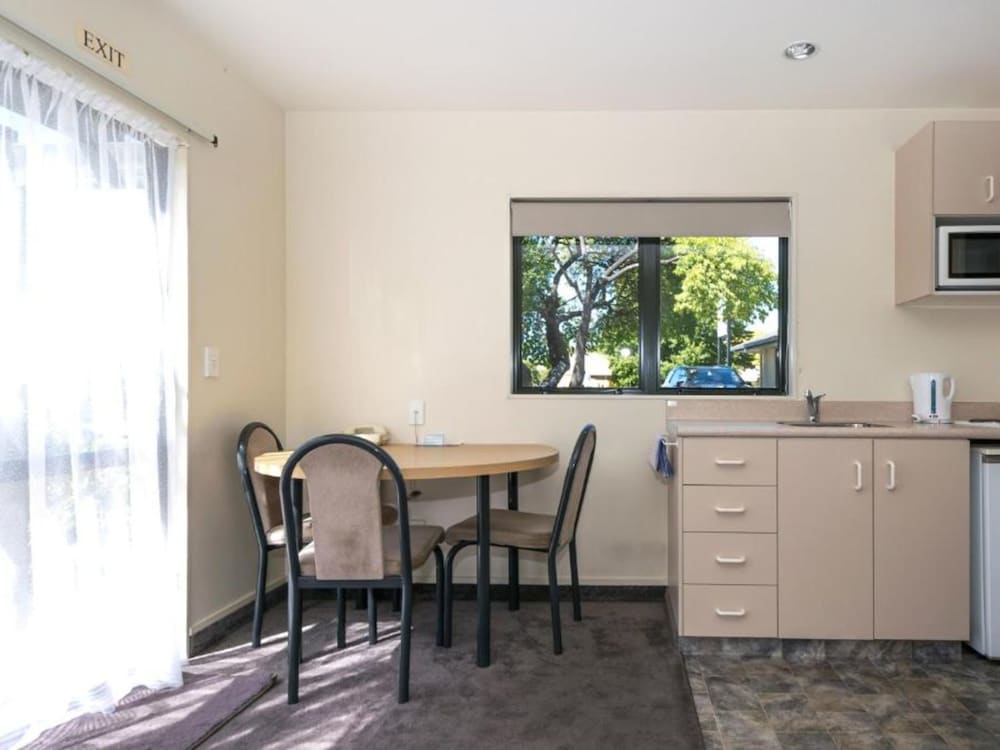 Ashleigh Court Motel 28/37