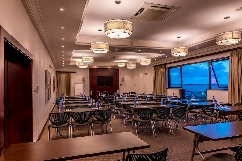 Protea Hotel By Marriott Lagos Kuramo Waters 59/71