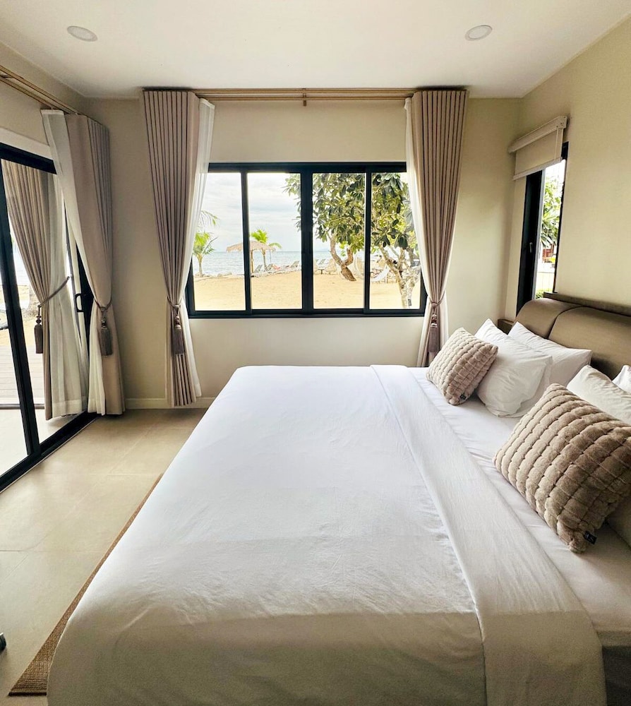 فيلا ديلوكس بسريرين كينج بإطلالة على الشاطئ بـ4 غرف نوم