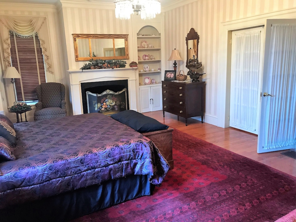 Sydney, Suite, King and Queen Bed, Private Bathroom