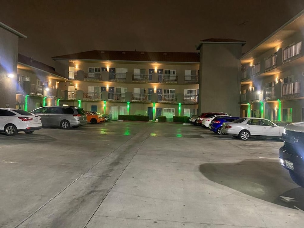 Guesthouse Inn Suites 54/63