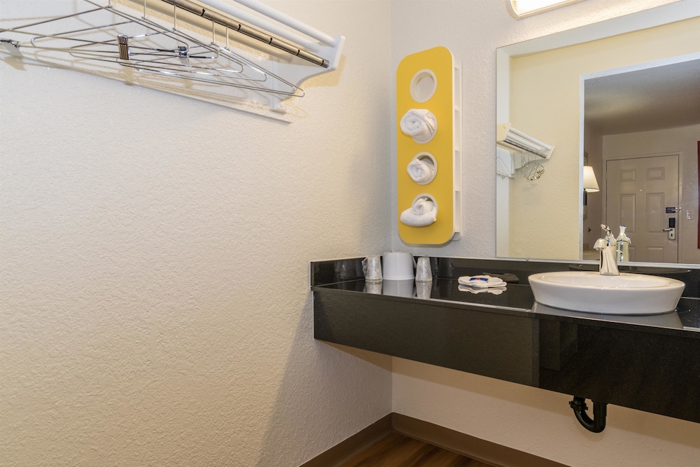 Motel6 Anaheim, CA - Fullerton East 59/59