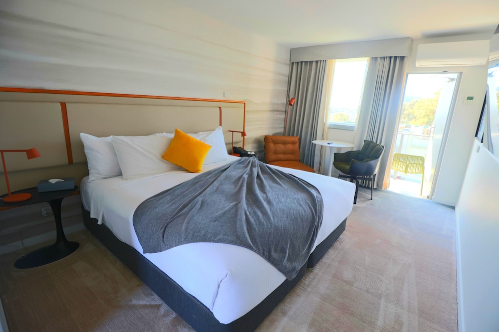 HAVEN, PLUS, KING BED