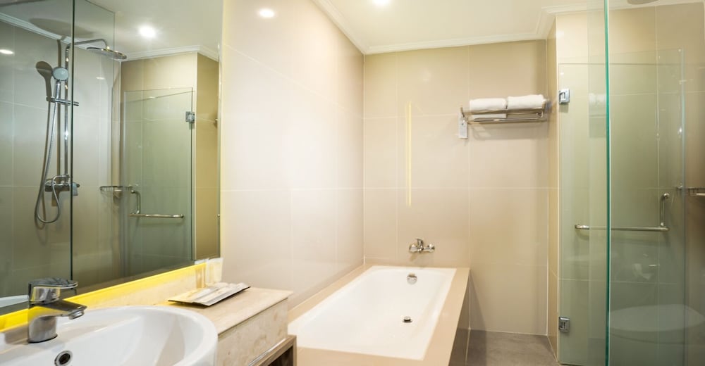 eL Hotel Yogyakarta Malioboro 63/66