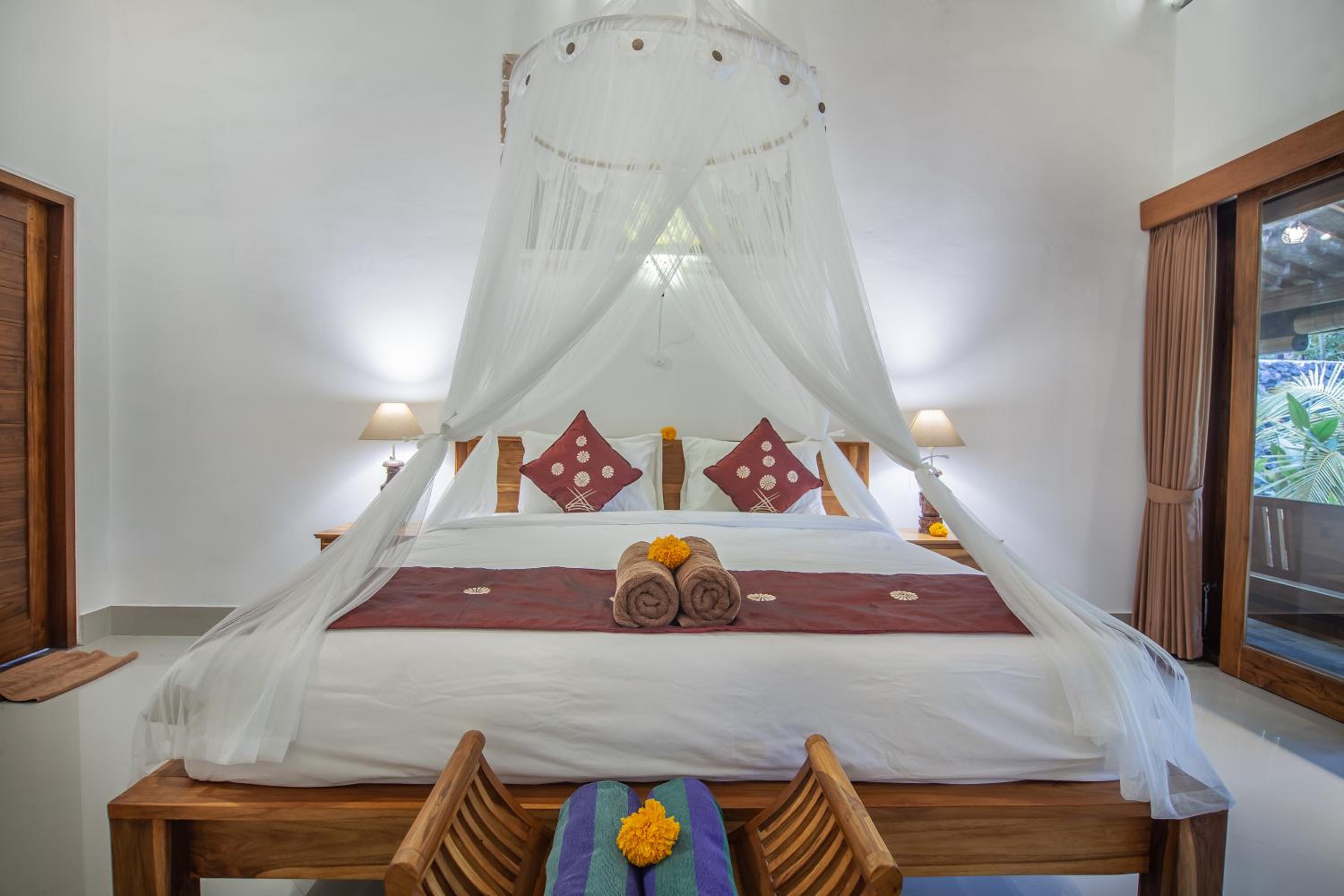 2 Bedrooms, Villa