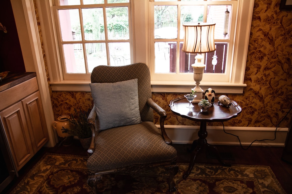 Williamsburg Manor B&amp;B 25/50