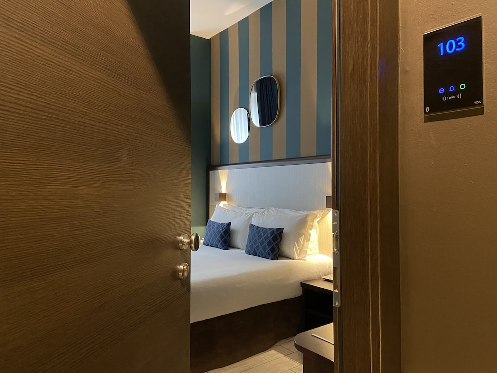 AV Hotel Milano 7/55