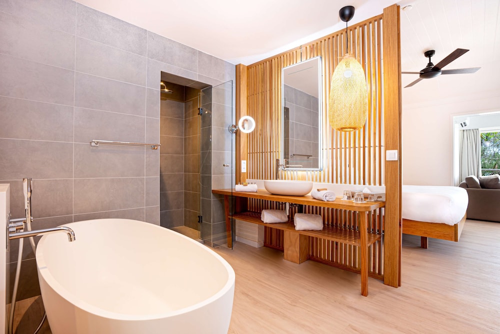 DoubleTree by Hilton Noumea Ilot Maitre Resort 46/64