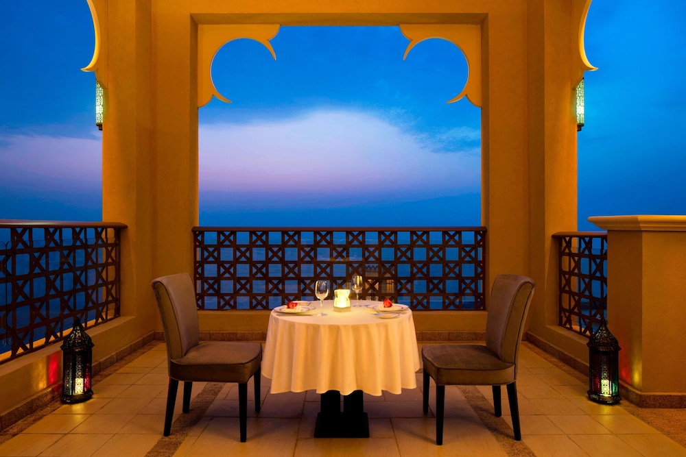 Sheraton Sharjah Beach Resort Spa 22/58
