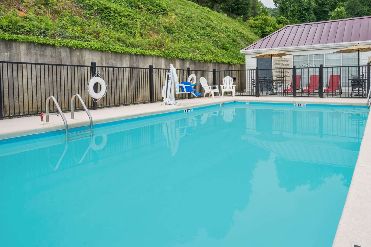 Howard Johnson By Wyndham Dalton 8/14