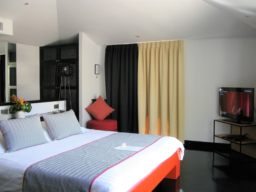 The Sunset Beach Resort Spa Taling Ngam 4/50
