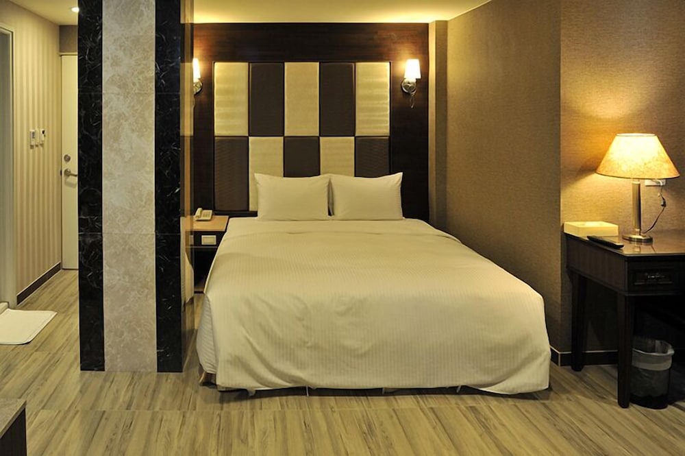 Maple Hotel 45/65