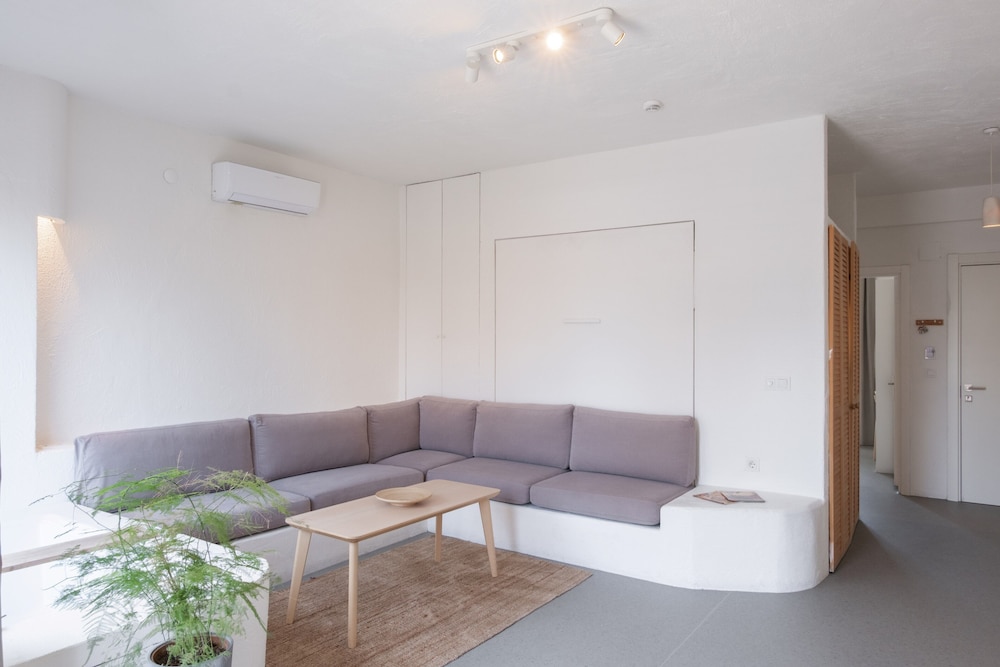 L Olive Homes 49/66