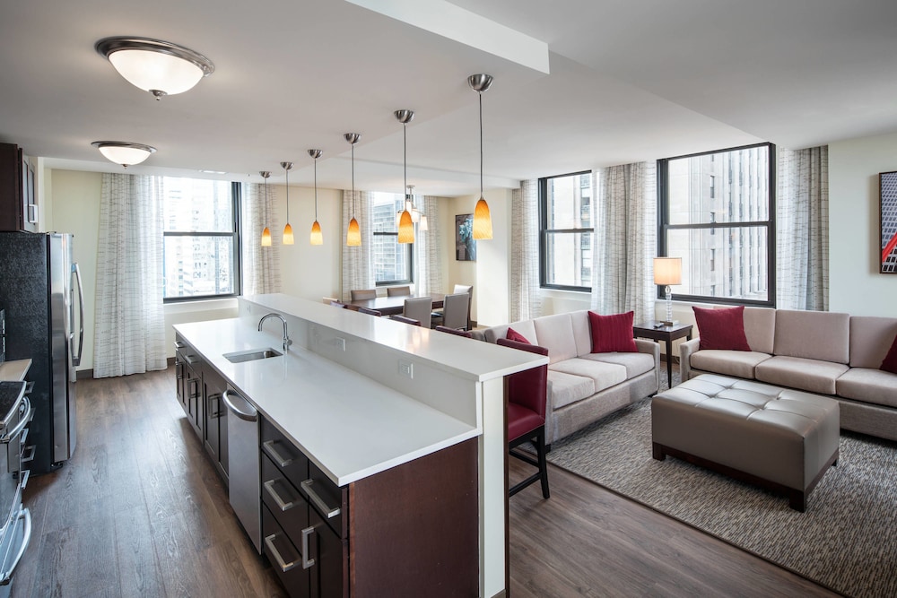 Residence Inn Chicago Downtown Loop 48/82