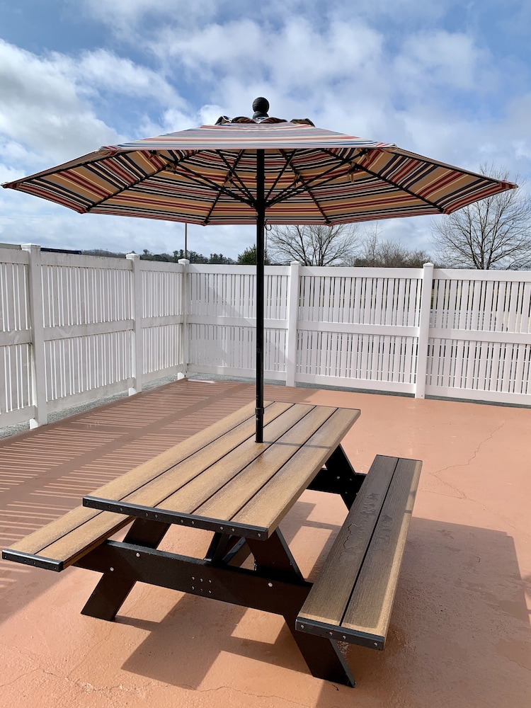 Quality Inn & Suites Hendersonville Flat Rock 20/29