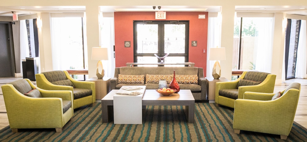 Hampton Inn & Suites Tempe/Phoenix Airport 51/68