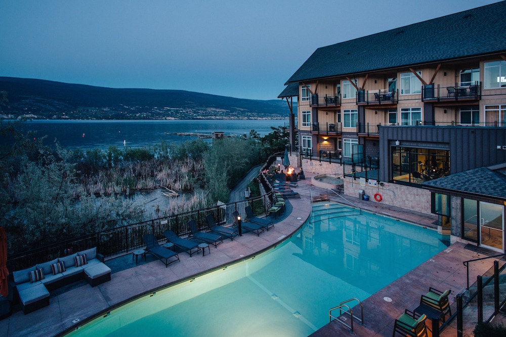 Summerland Waterfront Resort Spa 28/72