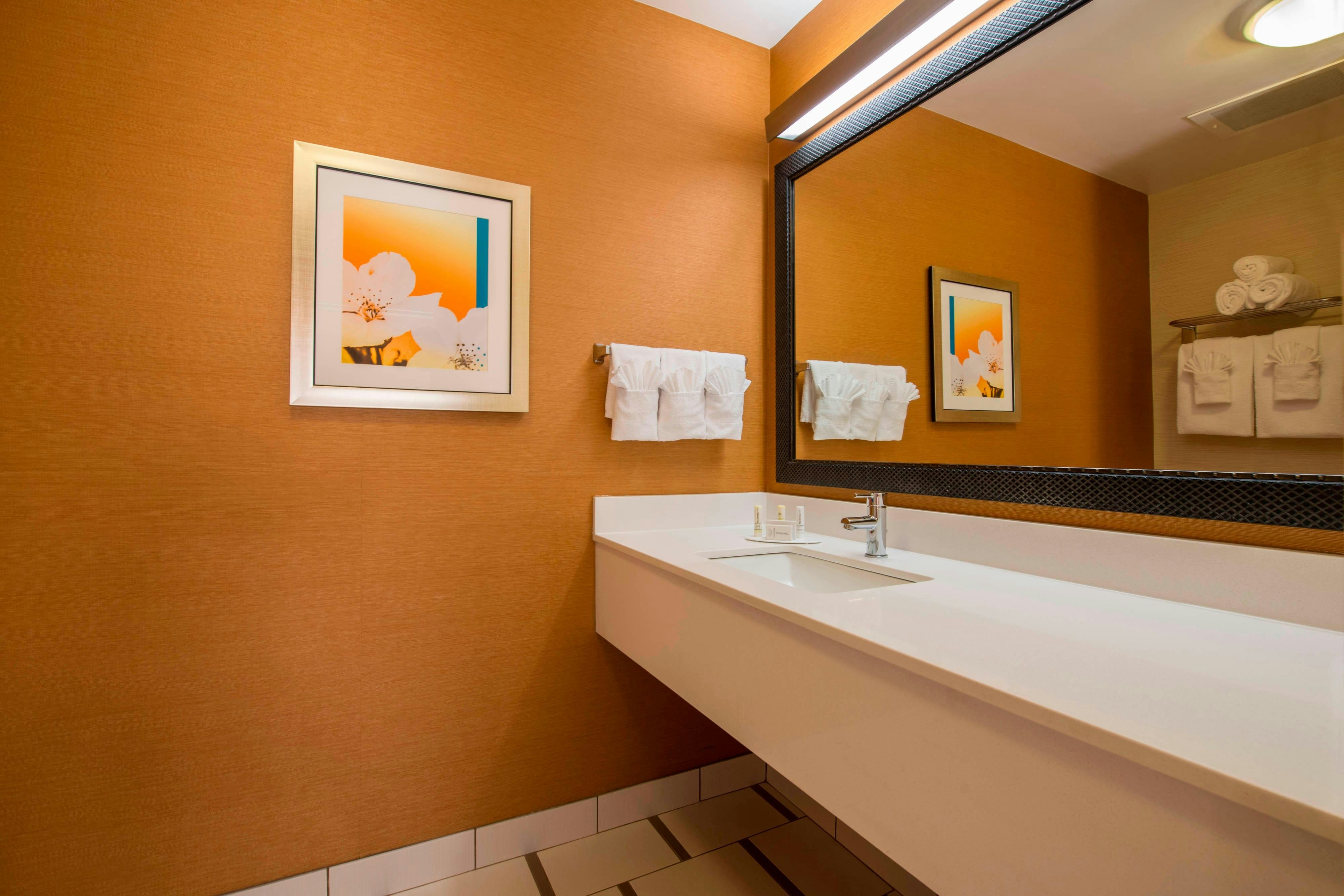 Fairfield Inn And Suites By Marriott Greenwood 46/47