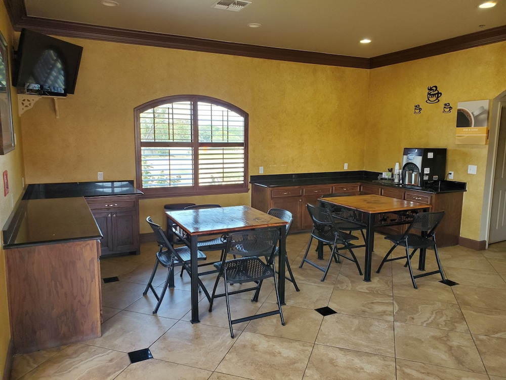 Motel 6 Floresville Tx 34/42