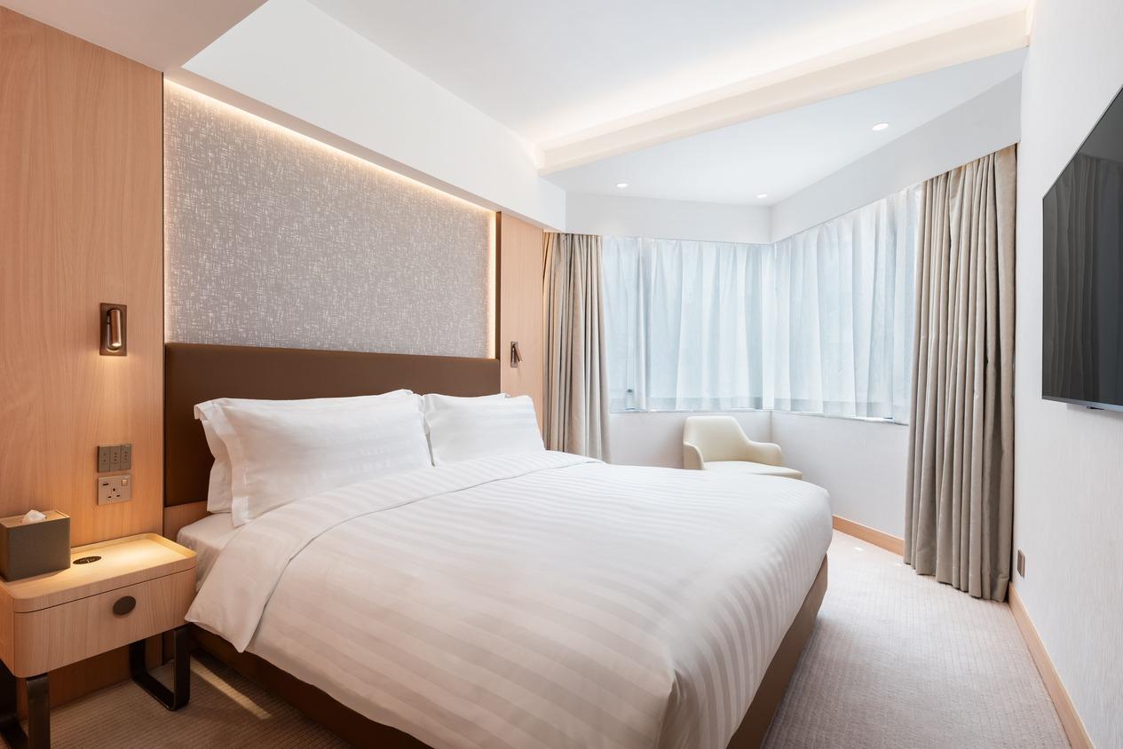 Renovated, Theme, Garden, Suite, Queen Bed