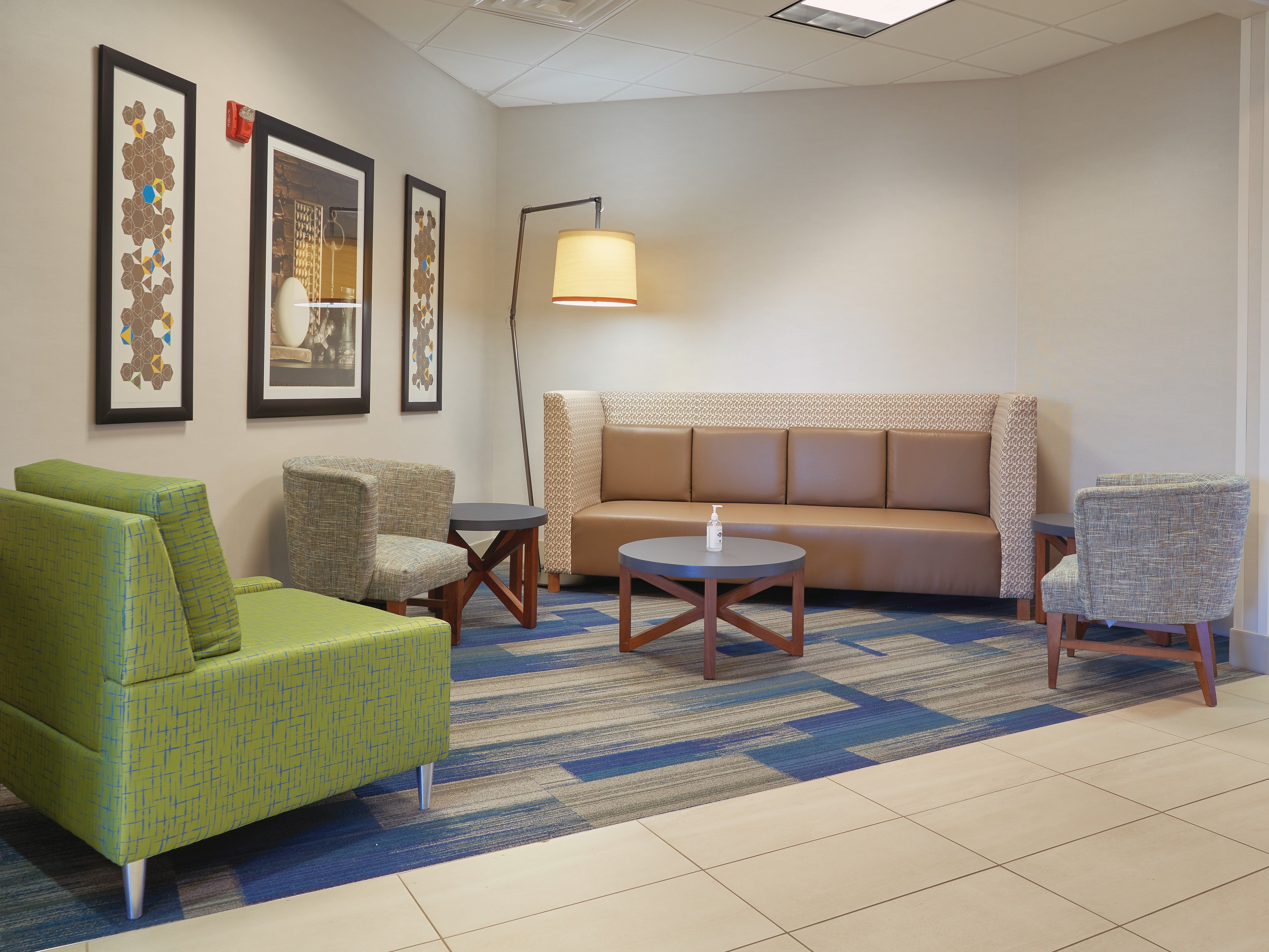 Holiday Inn Express Suites Akron Regional Airport Area 34/43