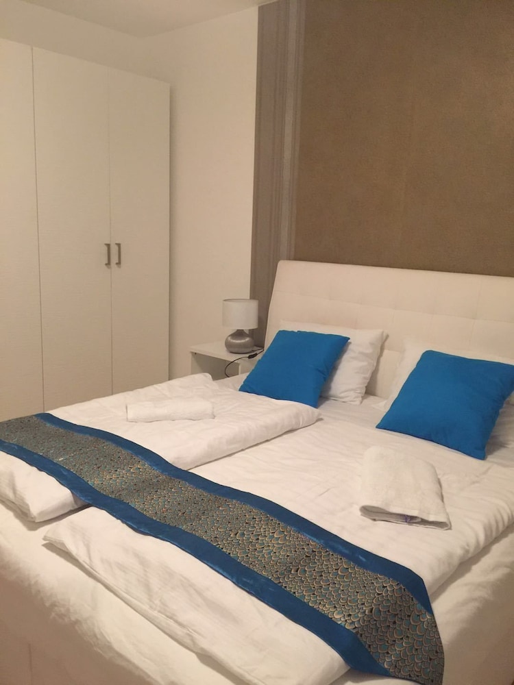 Corvin Rose Apartment Hotel 10/46