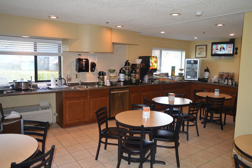 Quality Inn & Suites Lacey Olympia 49/66