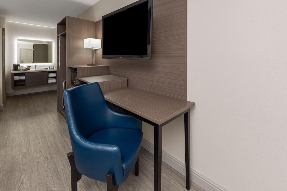 Angel Inn Near IMAX, a Travelodge by Wyndham 40/50
