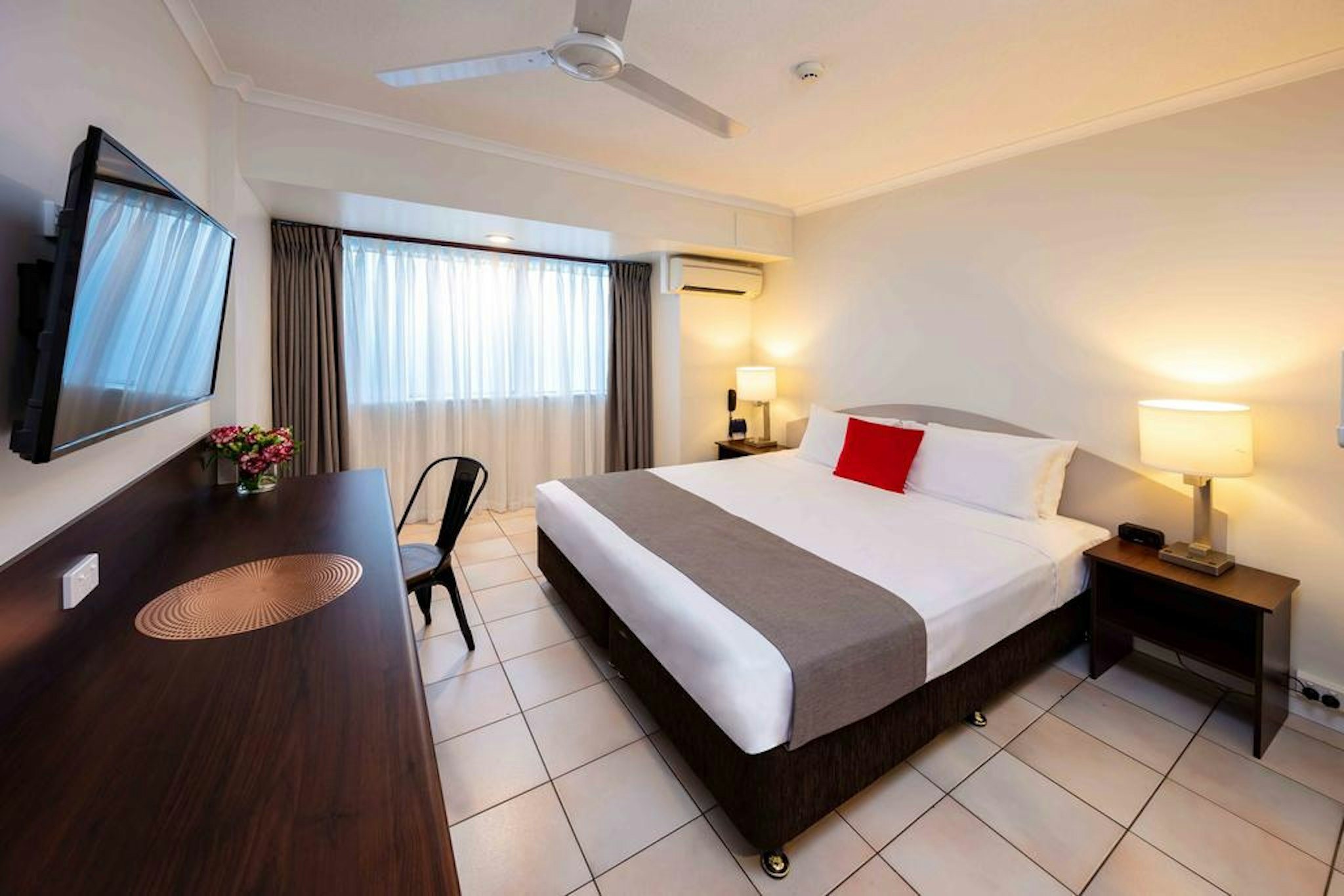 Hides Hotel Cairns 12/39
