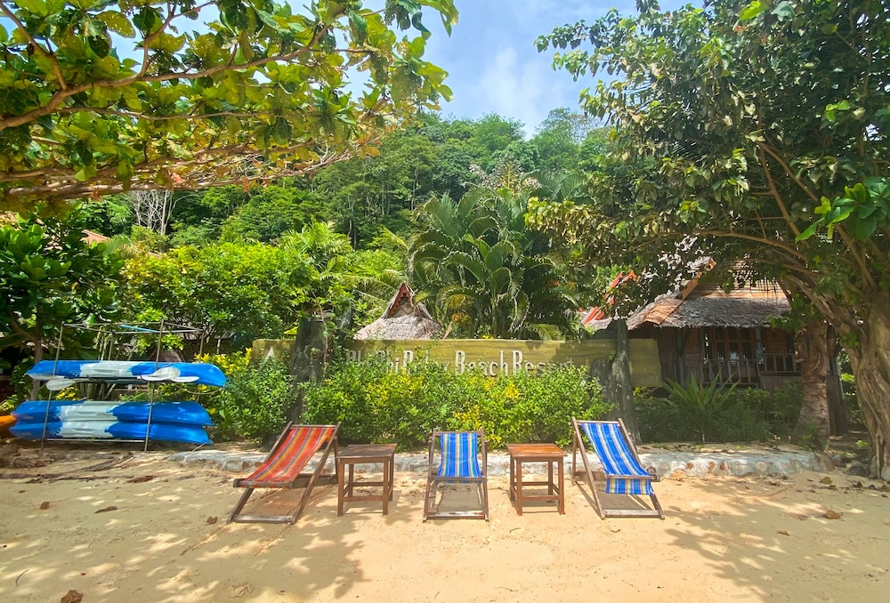 Phi Phi Relax Beach Resort 65/71