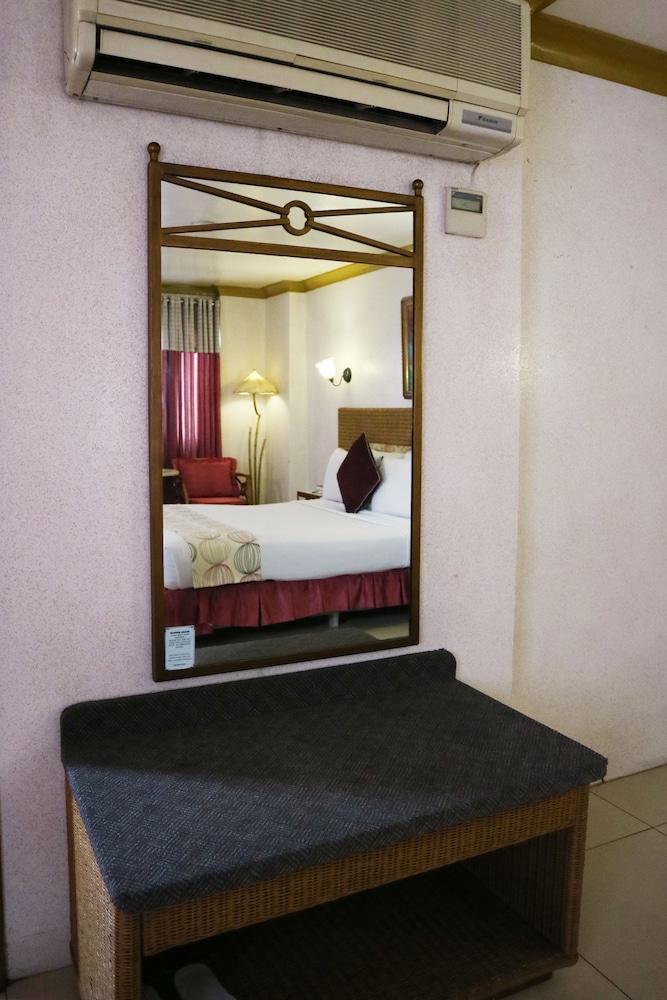 Golden Pine Hotel 24/41