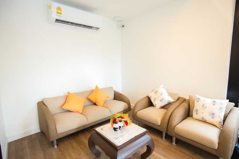 Stay With Hug Poshtel & Activities 34/37