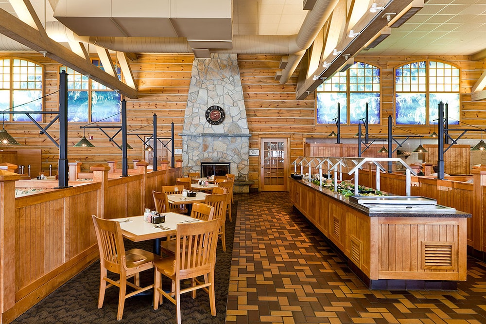 Portlander Inn and Marketplace 46/58