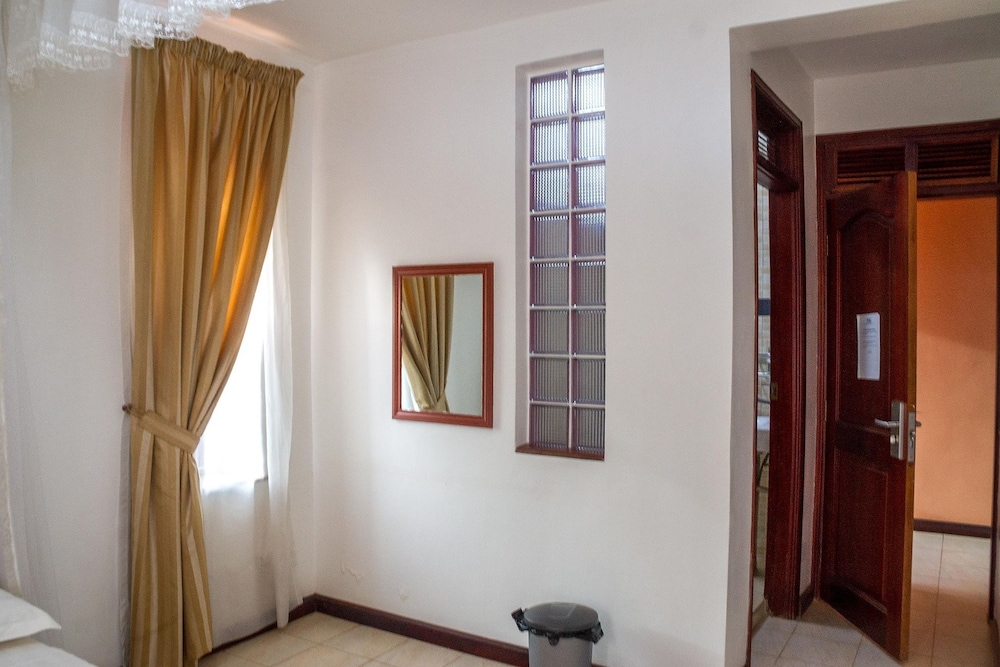 Sheron Hotel 40/51