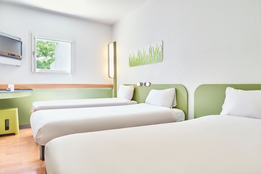 Ibis Budget Versailles Coignieres 12/50