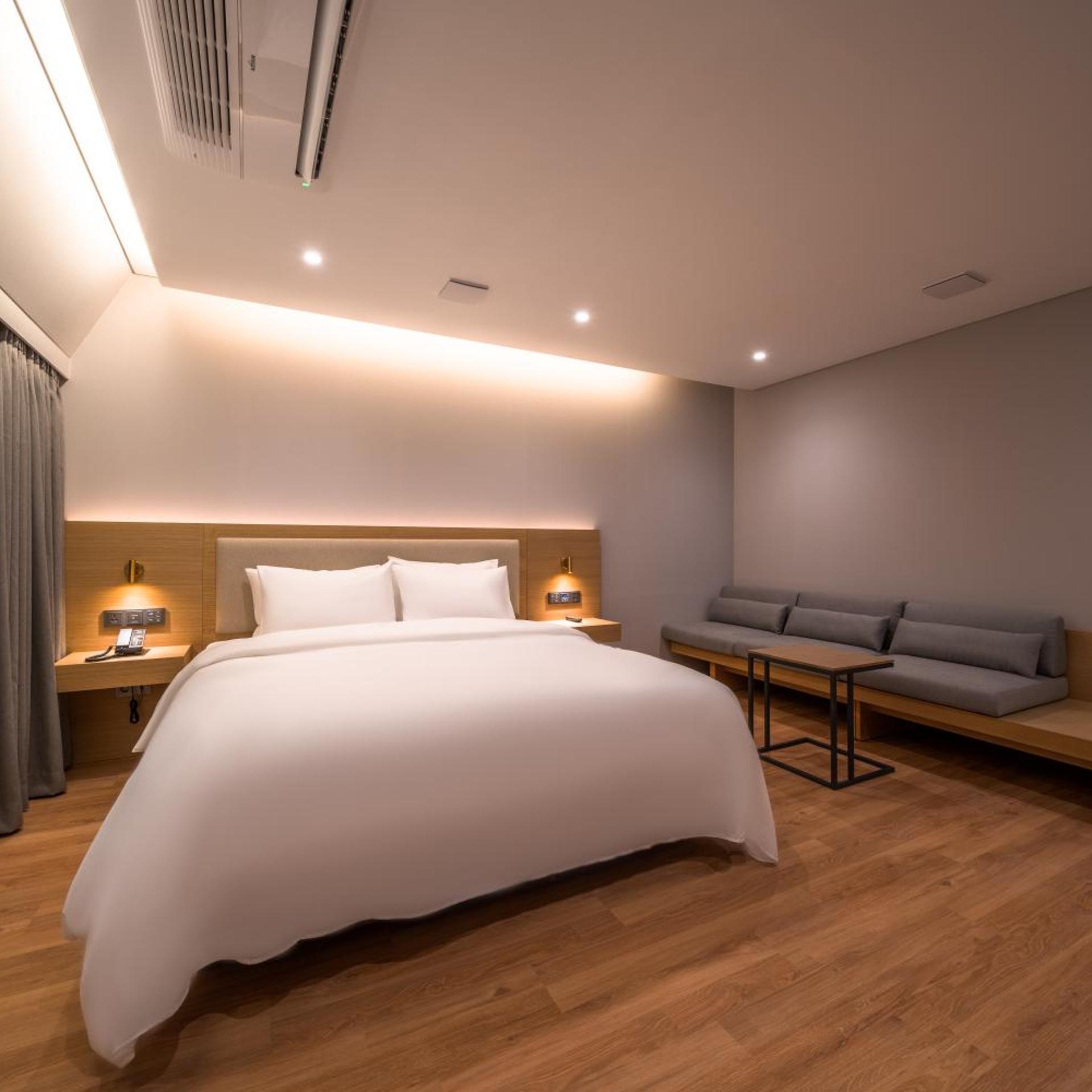 Deluxe, Double Bed