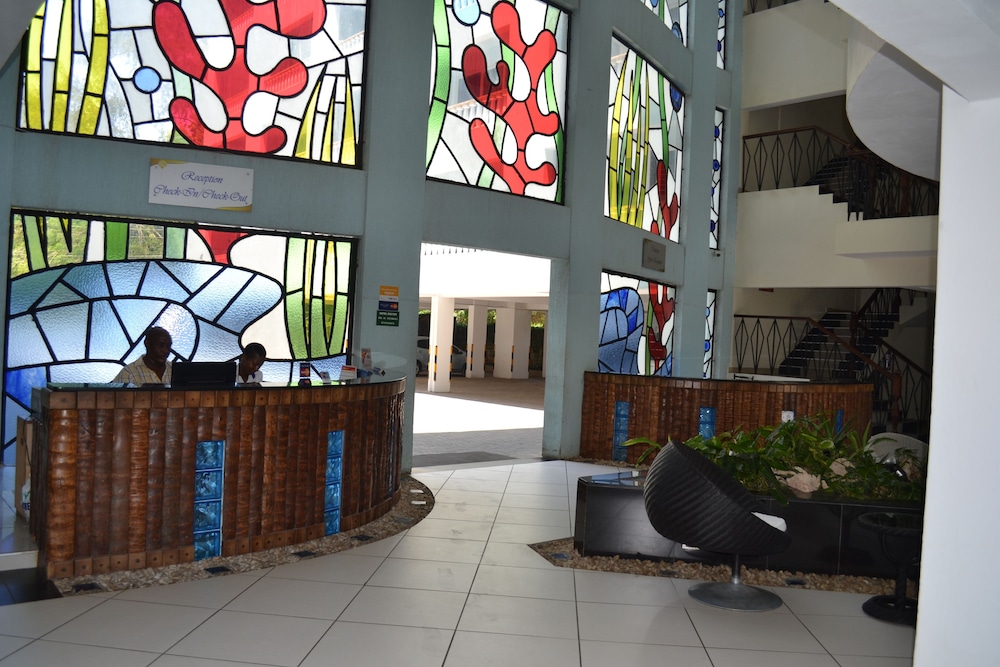 Cowrie Shell Beach Apartments 4/50